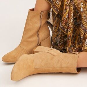 FREE PEOPLE Nicola Chunky Block Heel Suede
Scale Bootie size 39